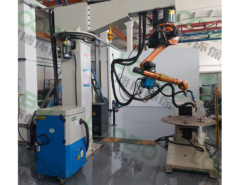 從源頭凈化到多效保障：焊接機(jī)器人除塵設(shè)備，自動(dòng)化焊接生產(chǎn)線的 “清道夫”